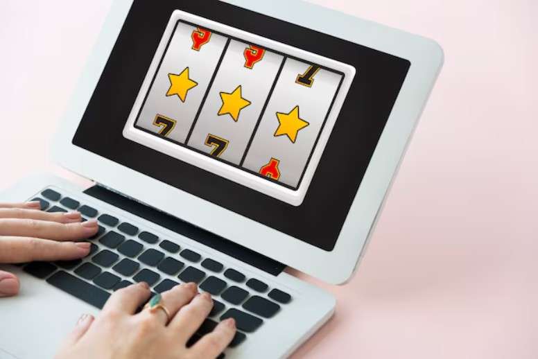 The Quiet Tricks Slot Machine Games Use to Keep You Playing