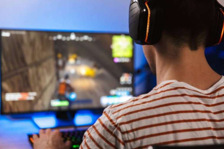 10 Ways Online Games Capture Your Attention So Easily