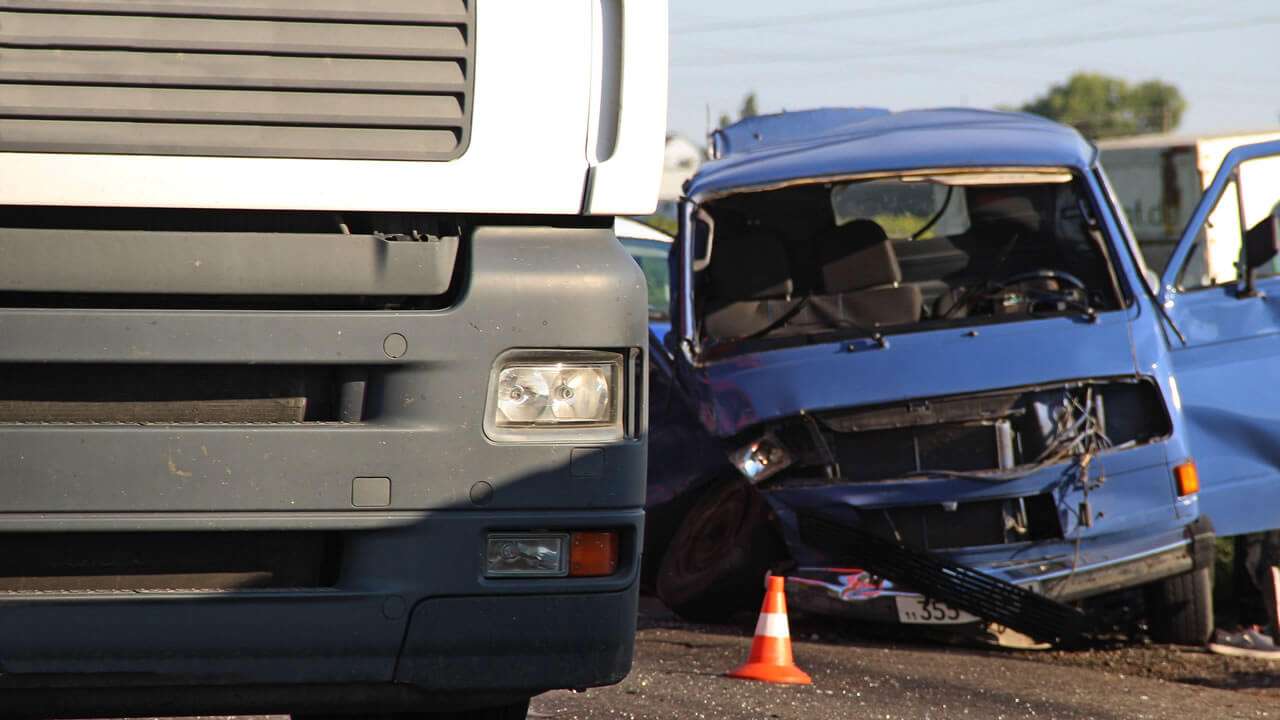 Personal Injury Lawyer in Houston, Texas: Truck Accident Liability for Commercial Carriers