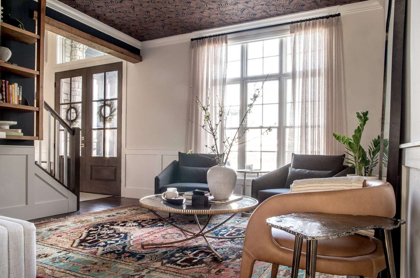 What Interior Designers Should Look for in a Receiving Warehouse